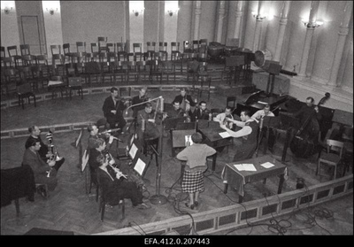 [Strinks] Peeter Sauli juhatusel (A.Zeider, L. Sepsivart)Estonia kontserdisaalis.  duplicate photo