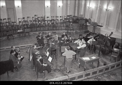 [Strinks] Peeter Sauli juhatusel (A.Zeider, L. Sepsivart)Estonia kontserdisaalis.  duplicate photo