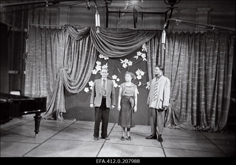 Estraadisaate salvestamine ETV-s (J.Järvet ja lõnguste tants).AK nalja - ja satiirinurk?