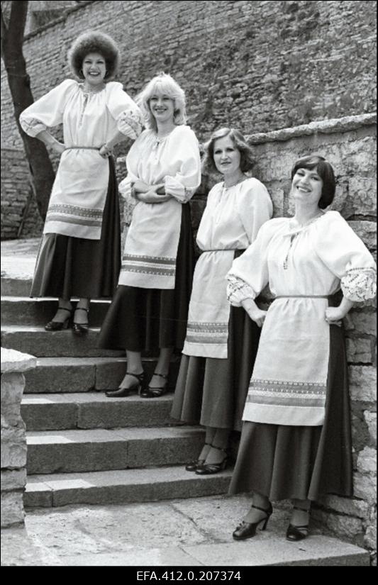 Vokaalansambel "Laine" Taani kuninga aias.