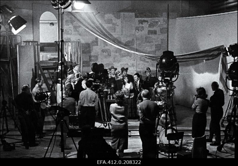 ETV- kontsertfilmi "Laulab Georg Ots" võtted (režissöör Artur Rinne); stseen ooperist "Carmen".