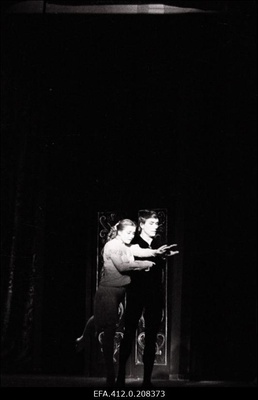 Baleriin Helmi Puur telefilmis "Tagasitulek".  duplicate photo