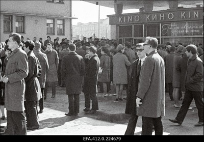 Kino "Kosmos" esine Tallinna kitarristide ansamblite ülevaatuse lõppkontserdi eel.  similar photo
