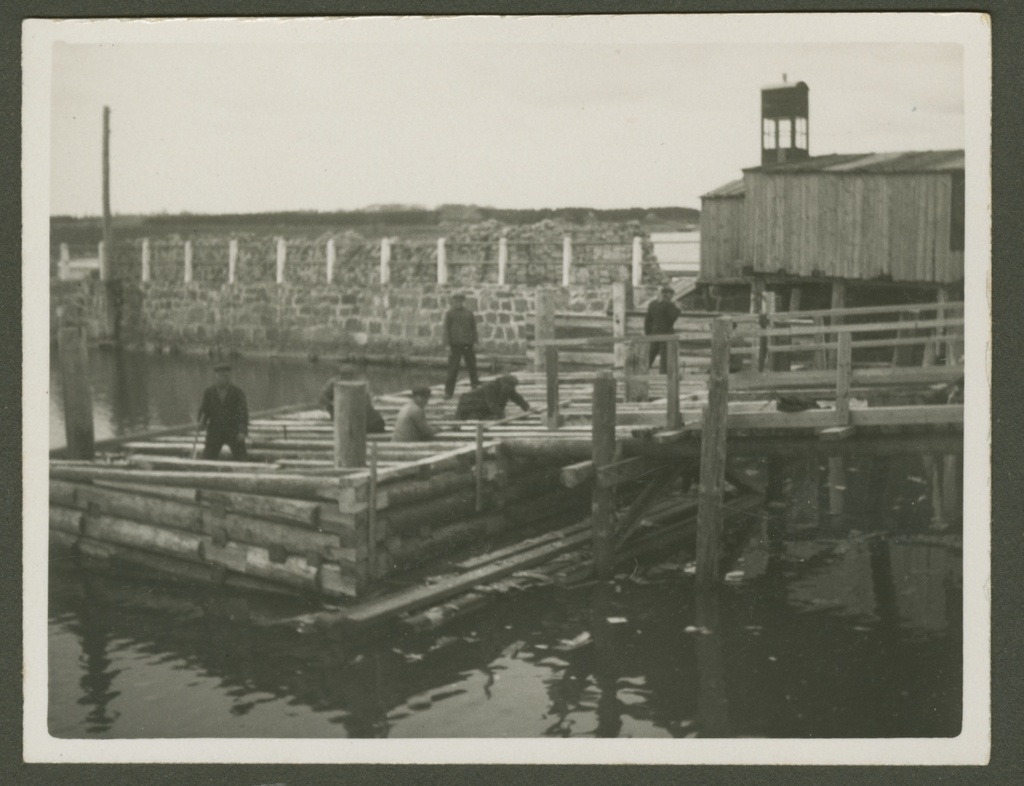 Delivery of Kärjekast at Kuivastu port