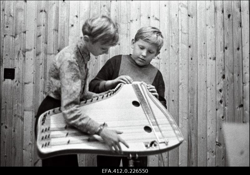 Karksi-Nuia EPT isetegevuslased harjutamas.