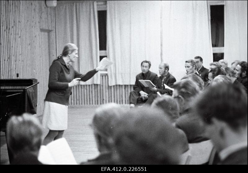 Karksi-Nuia EPT isetegevuslased harjutamas.