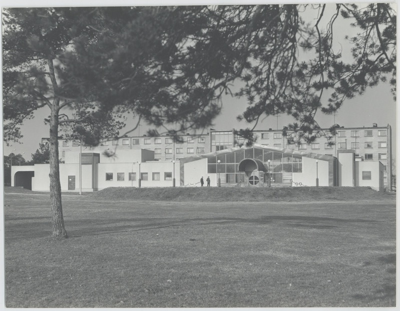 TPI kohvik-klubi välisvaade Ehitajate teel.