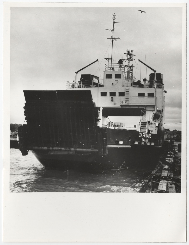 Parvlaev "Harilaid" Virtsu sadamas