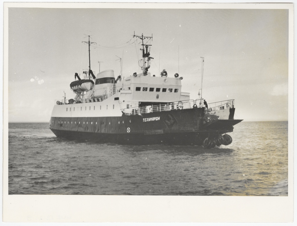 Parvlaeva "Tehumardi" saabumine Virtsu sadamasse.