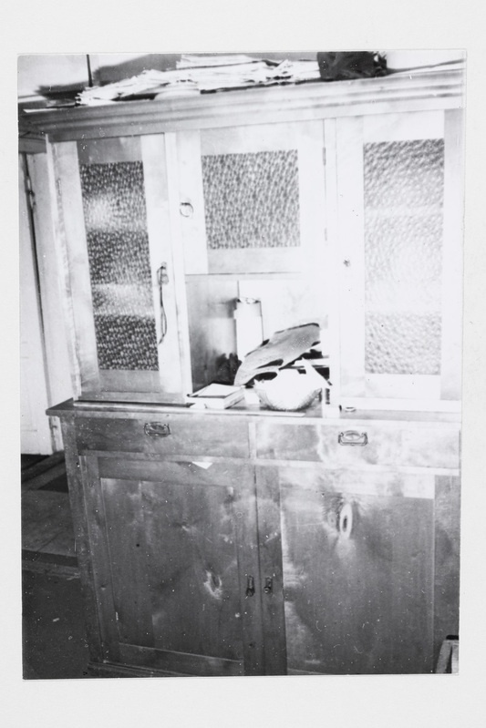 Puhvetikapp, valmistas 1928. aastal Gustav Kroll (sünd. 1886, suri 1952) Johannes Puurmaa (sünd. 1902) tellimisel.