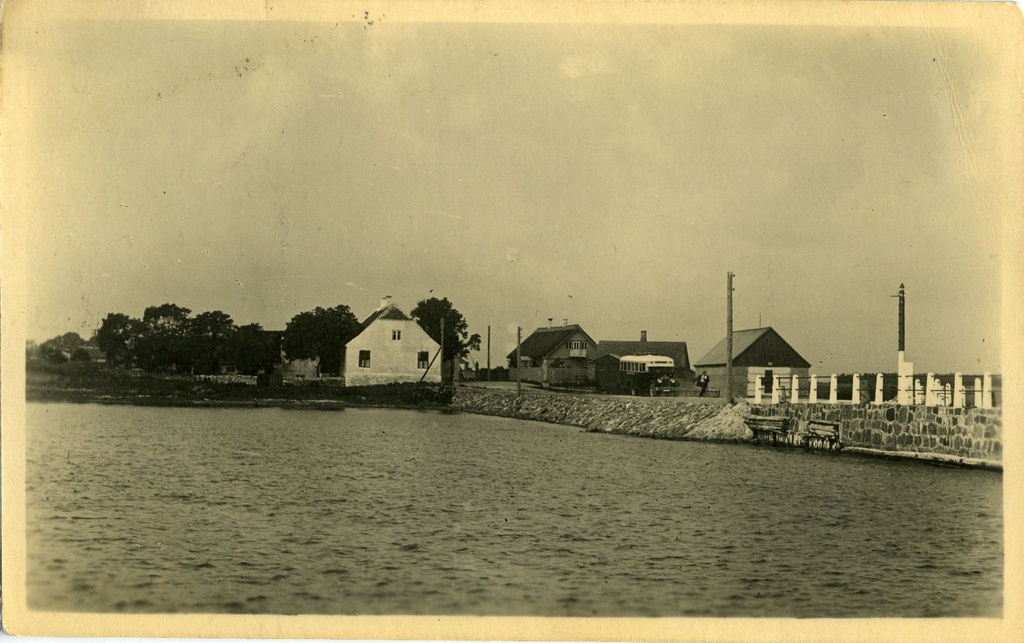 Kuivastu sadam, vaade merelt
