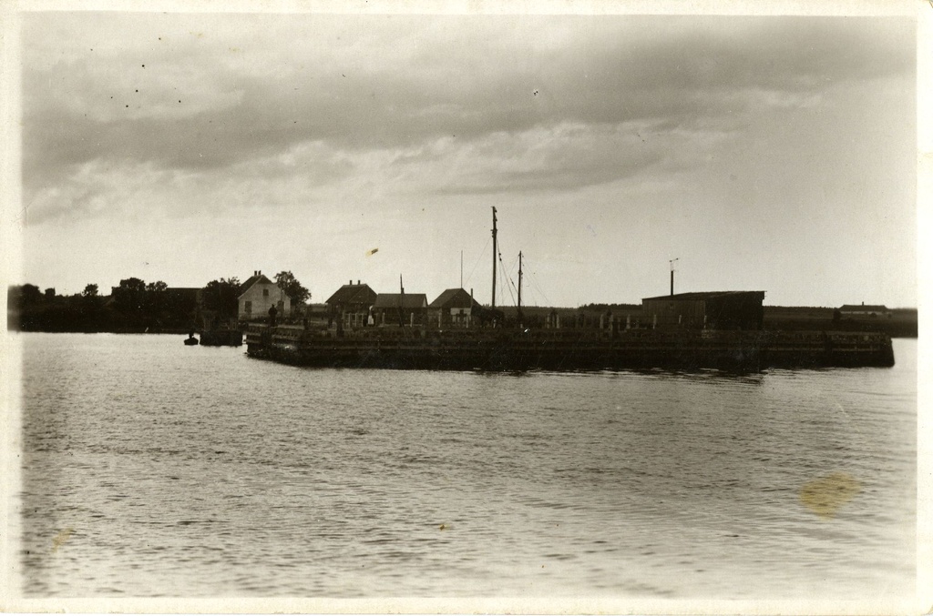 Kuivastu sadam, vaade sadamakaile merelt