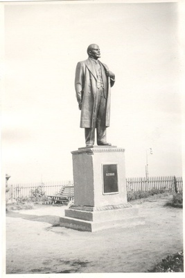 Lenini mälestussammas Kallastel  duplicate photo