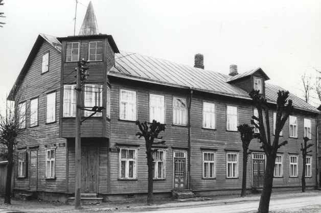 Karlova linnaosa: Õnne 37. Tartu, 1991.
