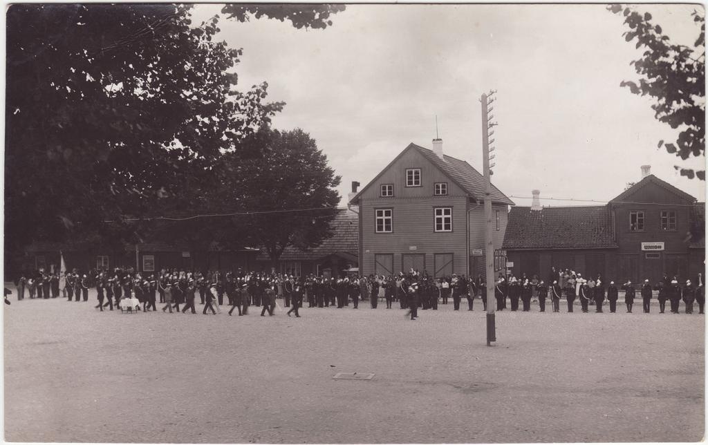 Vaade Paide VTÜ 55 aastapäeva paraadile