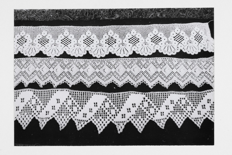 Heegelpitsid (umbes 2,30x0,17), tegi Hilda Piirsalu (1897-1966) 1920. aastate I poolel.