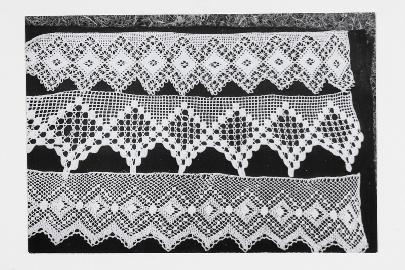 Heegelpitsid (0,17x2,30), tegi Hilda Piirsalu (1897-1966) 1920. aastate I poolel.