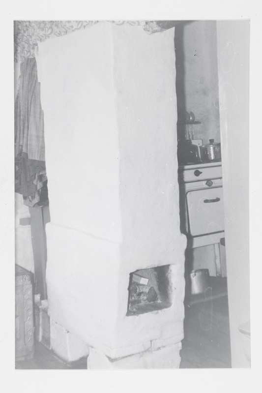 Väike ahi "poðupka", vanus 25 aastat, 2 aastat tagasi ümber laotud. Ljubov Mitjajeva (sünd. 1918) elamu.