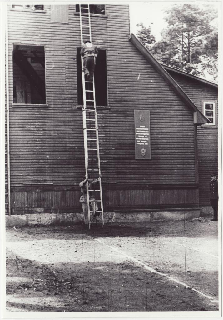 Komandodevahelised tuletõrjevõistlused Tallinnas: tõmberedelil, 1950.a.