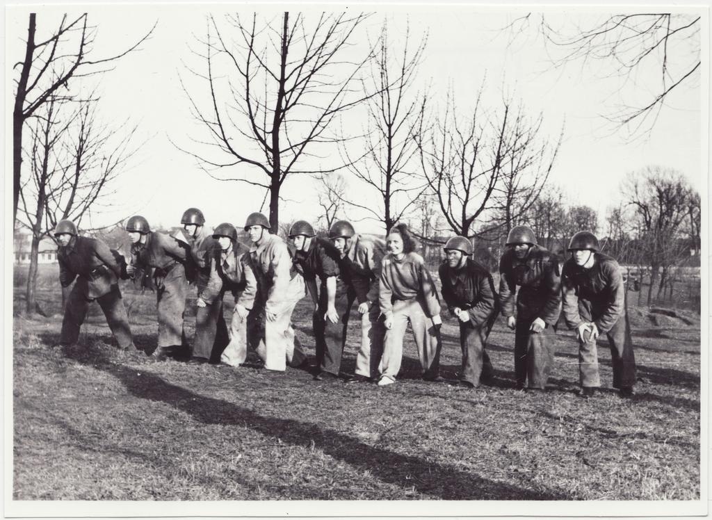 Tuletõrjekooli kursandid teatejooksu treeningul, 1950.a.