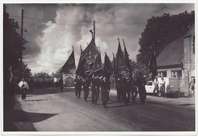 Eesti vabatahtliku tuletõrje 200. aastapäeva tähistamine: lippurite kolonn, 1988.a.  similar photo