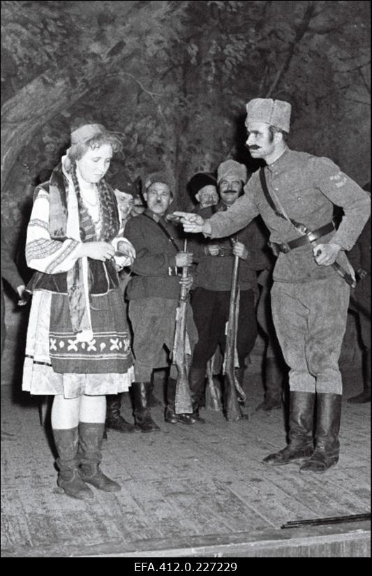 Rapla raj Märjamaa Kultuurimaja näitering kunstilise isetegevuse festivalil esitamas Aleksandrovi operetti "Pulmad Malinovkas".