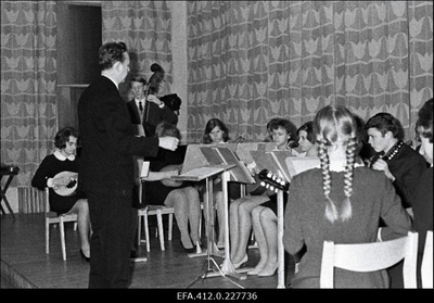 J. Tombi nim Kultuuripalee laste mandoliiniorkestri 10. aastapäeva pidulik tähistamine (dirigent Heldur Vaabel).  similar photo