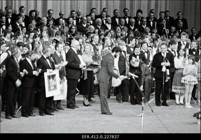 J. Tombi nim Kultuuripalee 40. aastapäeva kontsert.  similar photo