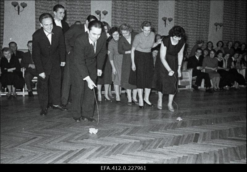 Türi kultuurimajas ("Aeg ründab" materjal).