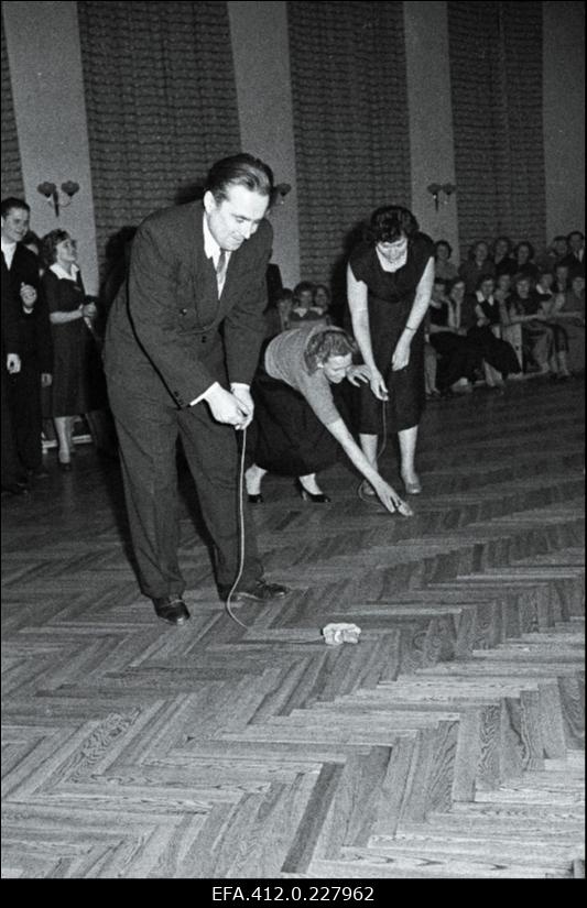 Türi kultuurimajas ("Aeg ründab" materjal).