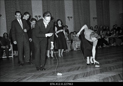 Türi kultuurimajas ("Aeg ründab" materjal).  duplicate photo