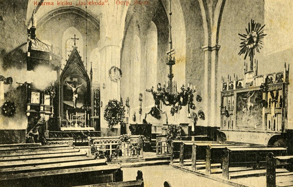 Kaarma kiriku sisevaade: kooriruum ja altarimaalid