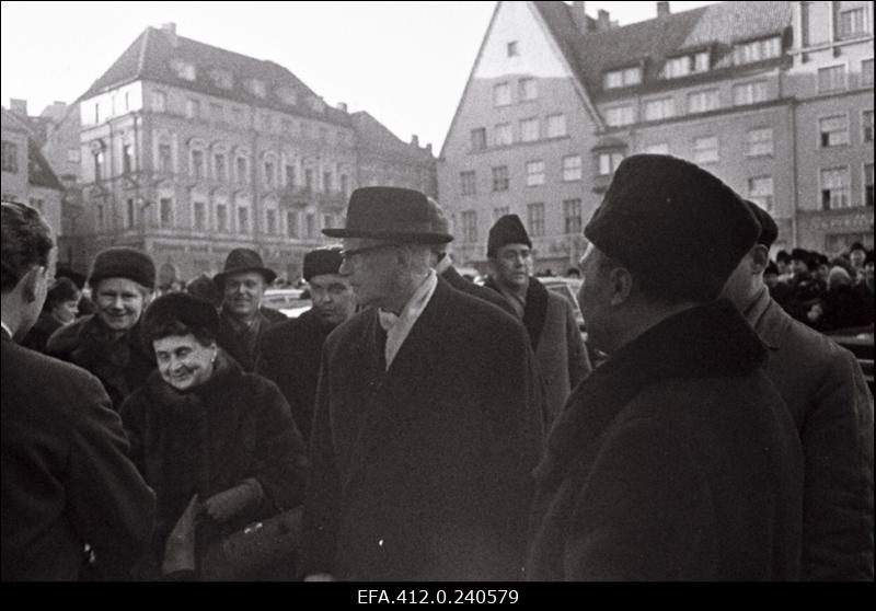Soome president Urho Kaleva Kekkonen Raekoja platsil.