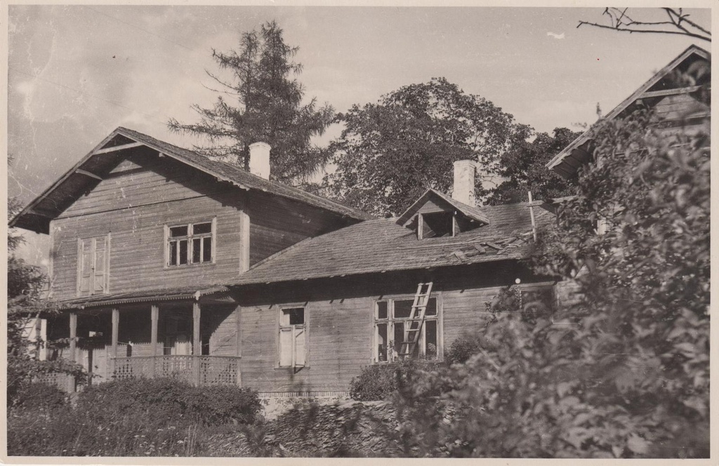 Kurgja elumaja. Vaade läänest.