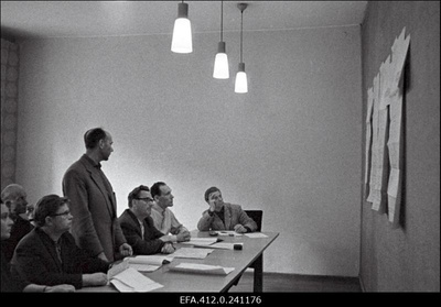 Kunstinõukogu Tallinna peaarhitekti Dmitri Brunsi kabinetis.  similar photo