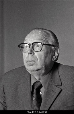 Eesti NSV Teaduste Akadeemia Ühiskonnateaduste Osakonna akadeemik-sekretär Eduard Päll.  similar photo