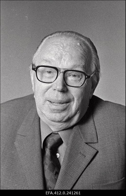 Eesti NSV Teaduste Akadeemia Ühiskonnateaduste Osakonna akadeemik-sekretär Eduard Päll.  similar photo