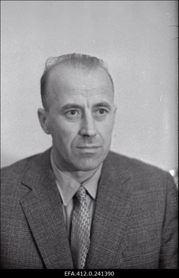F. Issak.  duplicate photo