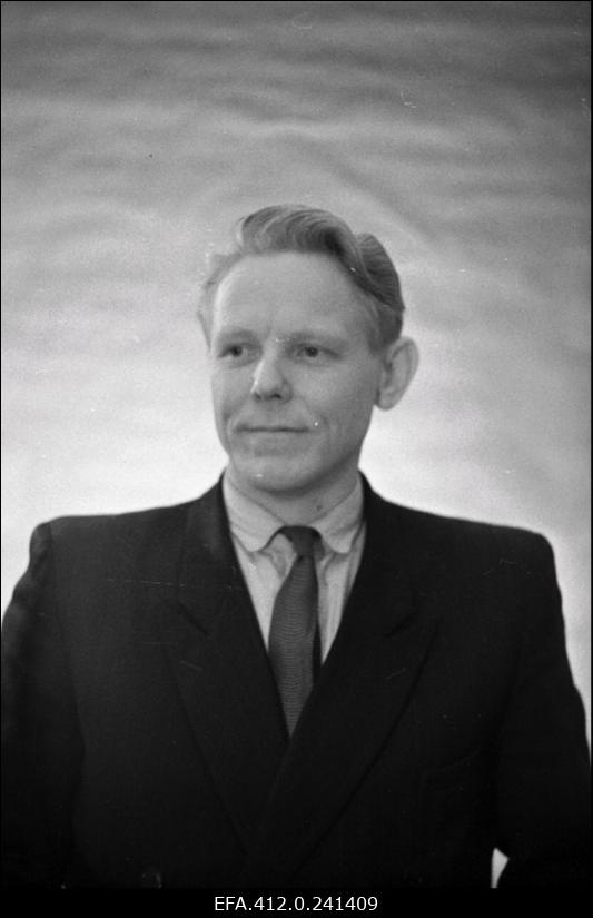 Ajakirja "Kultuur ja Elu" töötaja Arnold Ottin.