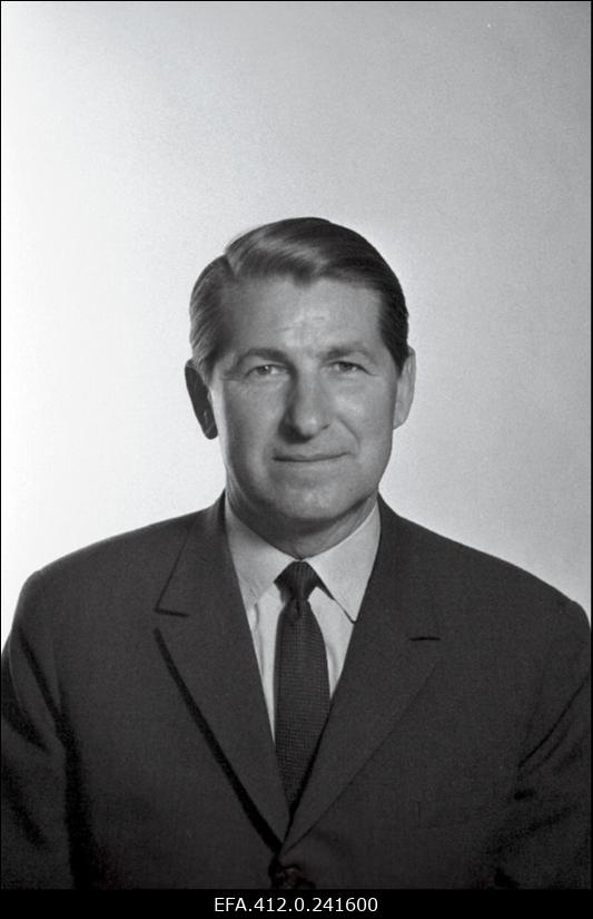 Ajakirja "Kultuur ja Elu" toimetuse töötaja Hamlet Tiits (passipilt).