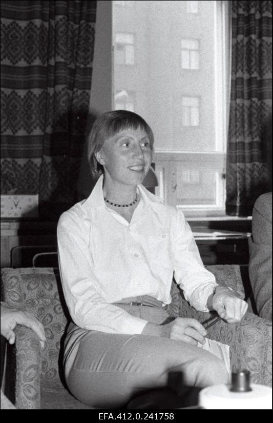 Ajakirja "Kultuur ja Elu" toimetuse vestlusring "Koolimuusikast" (Inge Linask, Heino Jürisalu, Heino Rannap, Inge Linask, Arvo Saar, Taavi Esko, Heino Kaljuste, Märt Kraav).