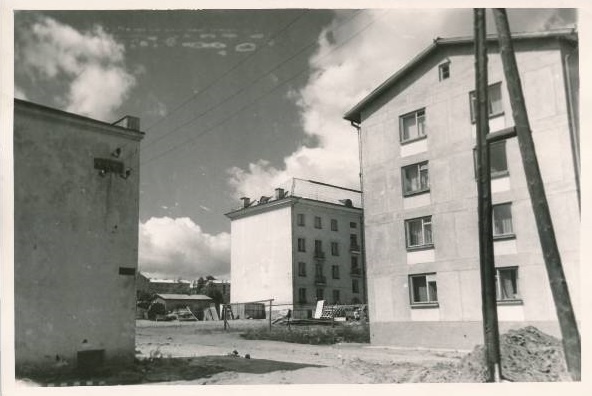 Tartu linnavaade. Uute elamute ehitus Soola ja Aleksandri (Nõukogude) tn nurgal. 1963.a.