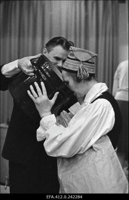 Tallinna Kaubamaja töötajate nääripeol.  duplicate photo