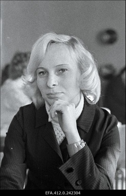 Kohviku "Pegasus" ettekandja Kaarina Väisonen.  similar photo
