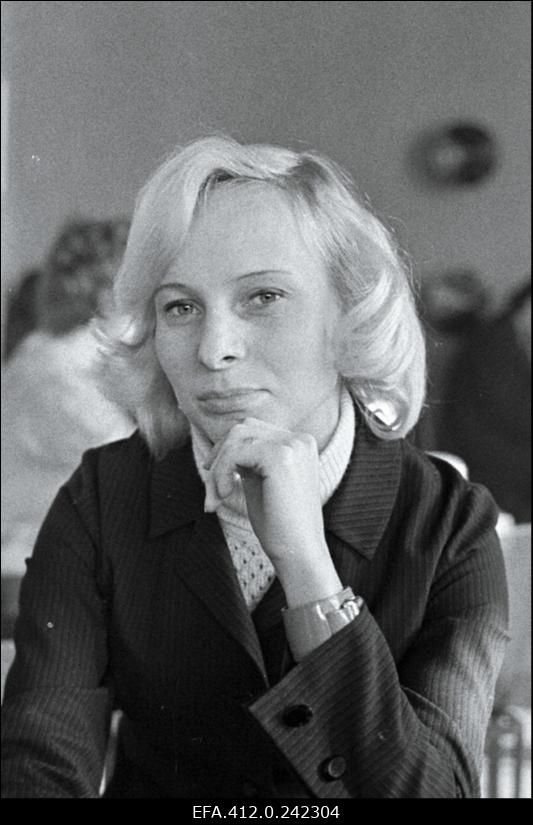 Kohviku "Pegasus" ettekandja Kaarina Väisonen.