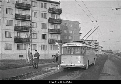 Uue trollibussiliini Mustamäe-Estonia trollibuss nr 2 Mustamäel.  similar photo