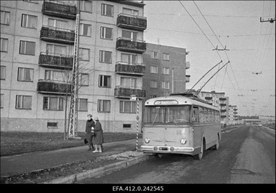 Uue trollibussiliini Mustamäe-Estonia trollibuss nr 2 Mustamäel.  similar photo