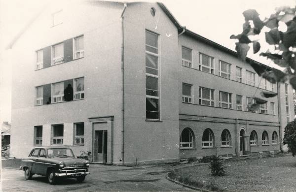 Tartu linnavaade. Eesti Loomakasvatuse ja Veterinaaria Teadusliku Uurimise Instituudi lisakorpus. 1965.a.