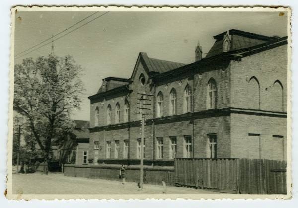 Puiestee 78 koolimaja (praegu (2015) TTÜ Tartu Kolledž). Tartu, 1946.