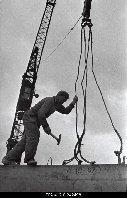 Heino Kruusi ehitajate brigaadis (Ülo Ojatalu).